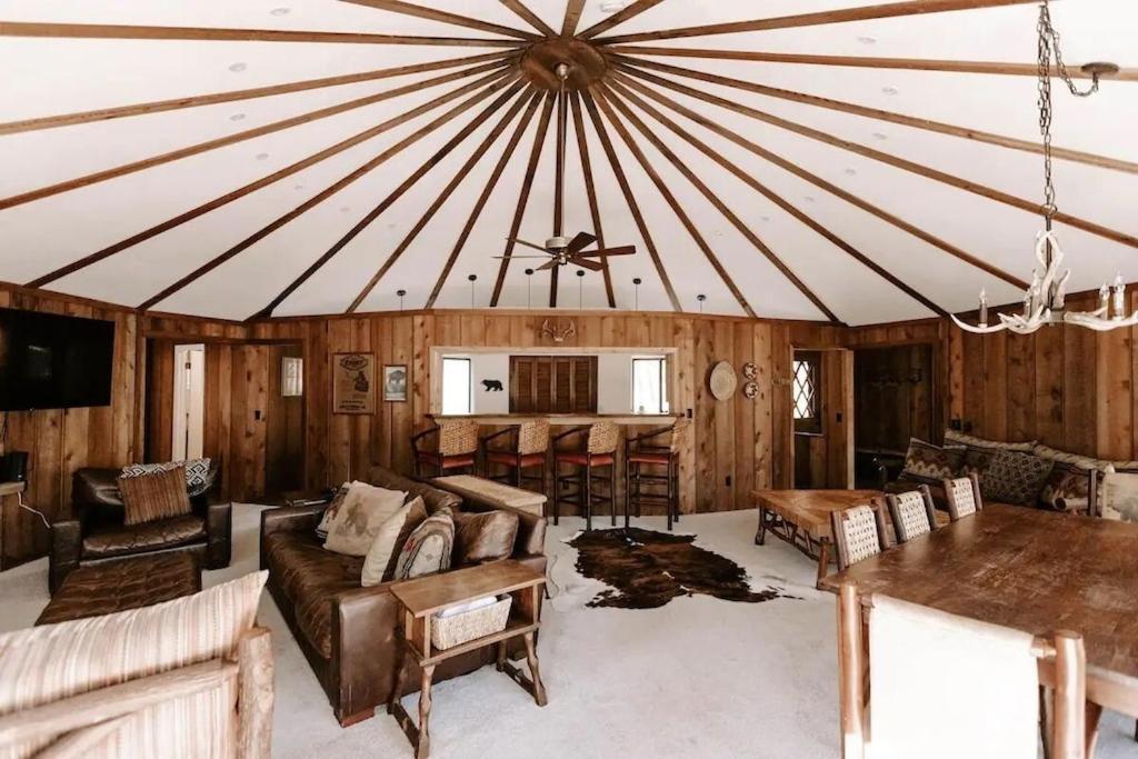 Cabin With Treehouse Views, 3 King Beds, 4 Bunks, And Large Hot Tub! Gatlinburg Εξωτερικό φωτογραφία