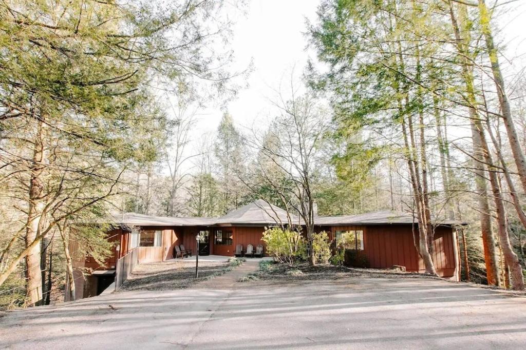 Cabin With Treehouse Views, 3 King Beds, 4 Bunks, And Large Hot Tub! Gatlinburg Εξωτερικό φωτογραφία