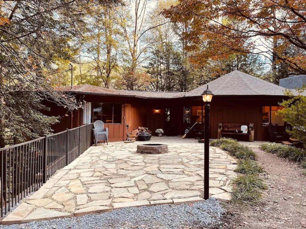 Cabin With Treehouse Views, 3 King Beds, 4 Bunks, And Large Hot Tub! Gatlinburg Εξωτερικό φωτογραφία