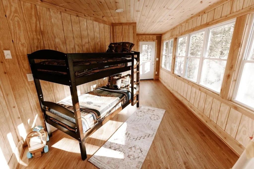 Cabin With Treehouse Views, 3 King Beds, 4 Bunks, And Large Hot Tub! Gatlinburg Εξωτερικό φωτογραφία