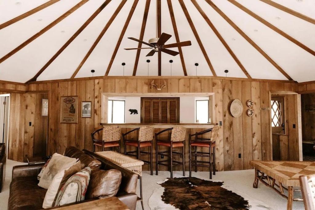 Cabin With Treehouse Views, 3 King Beds, 4 Bunks, And Large Hot Tub! Gatlinburg Εξωτερικό φωτογραφία