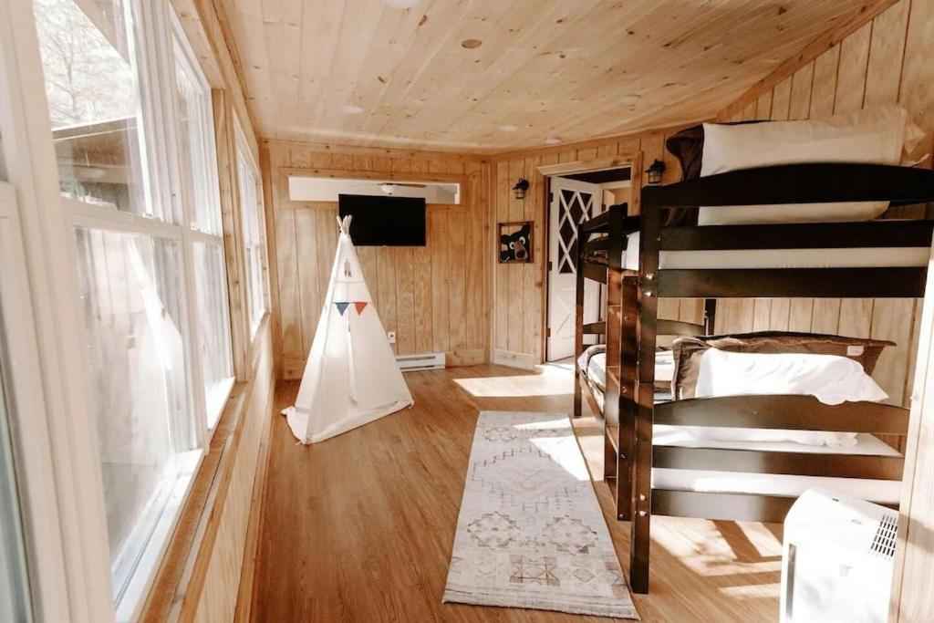 Cabin With Treehouse Views, 3 King Beds, 4 Bunks, And Large Hot Tub! Gatlinburg Εξωτερικό φωτογραφία